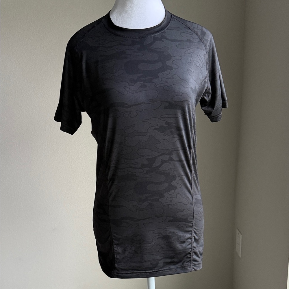 Athlio women’s black short sleeve compression shirt